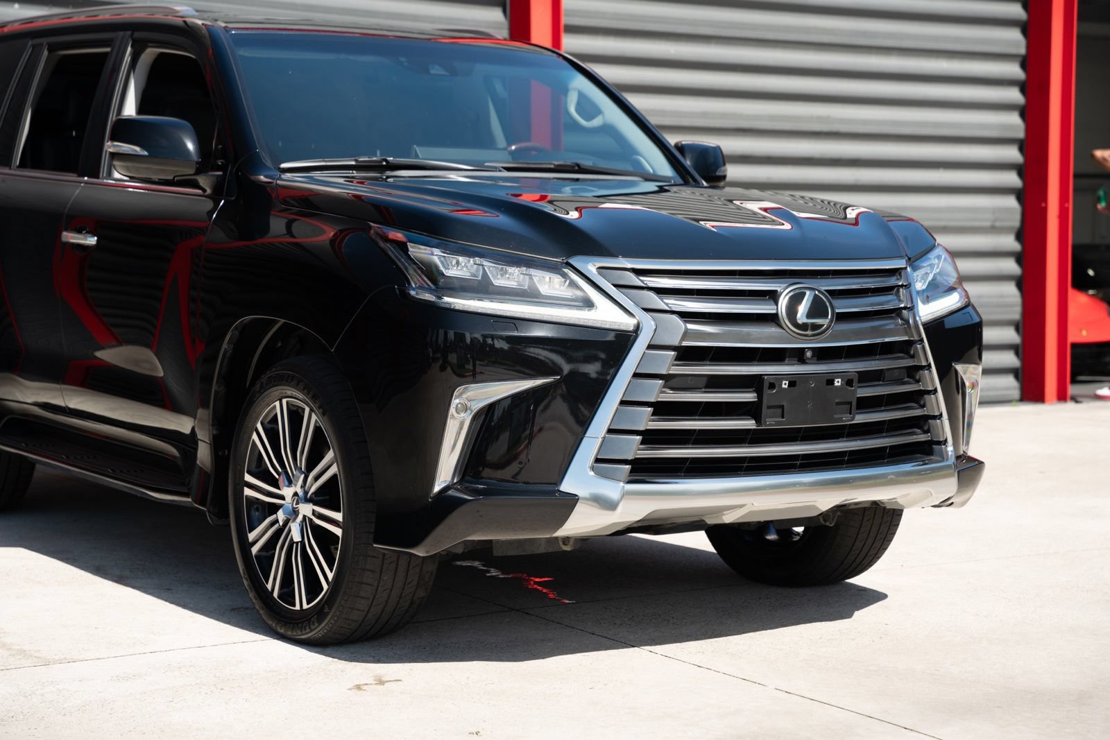 Used 2019 Lexus LX 570 4WD w/ Luxury Package image 7