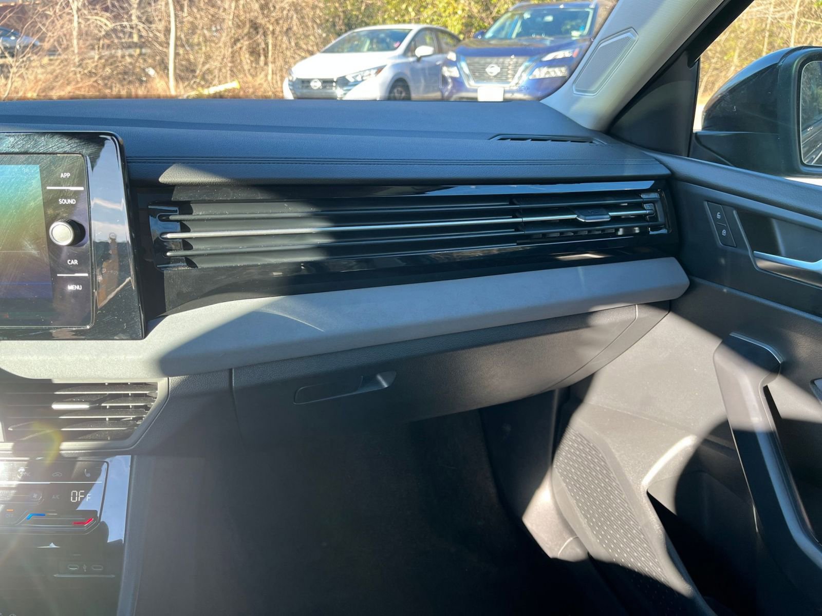 Used 2025 Volkswagen Jetta SE image 34