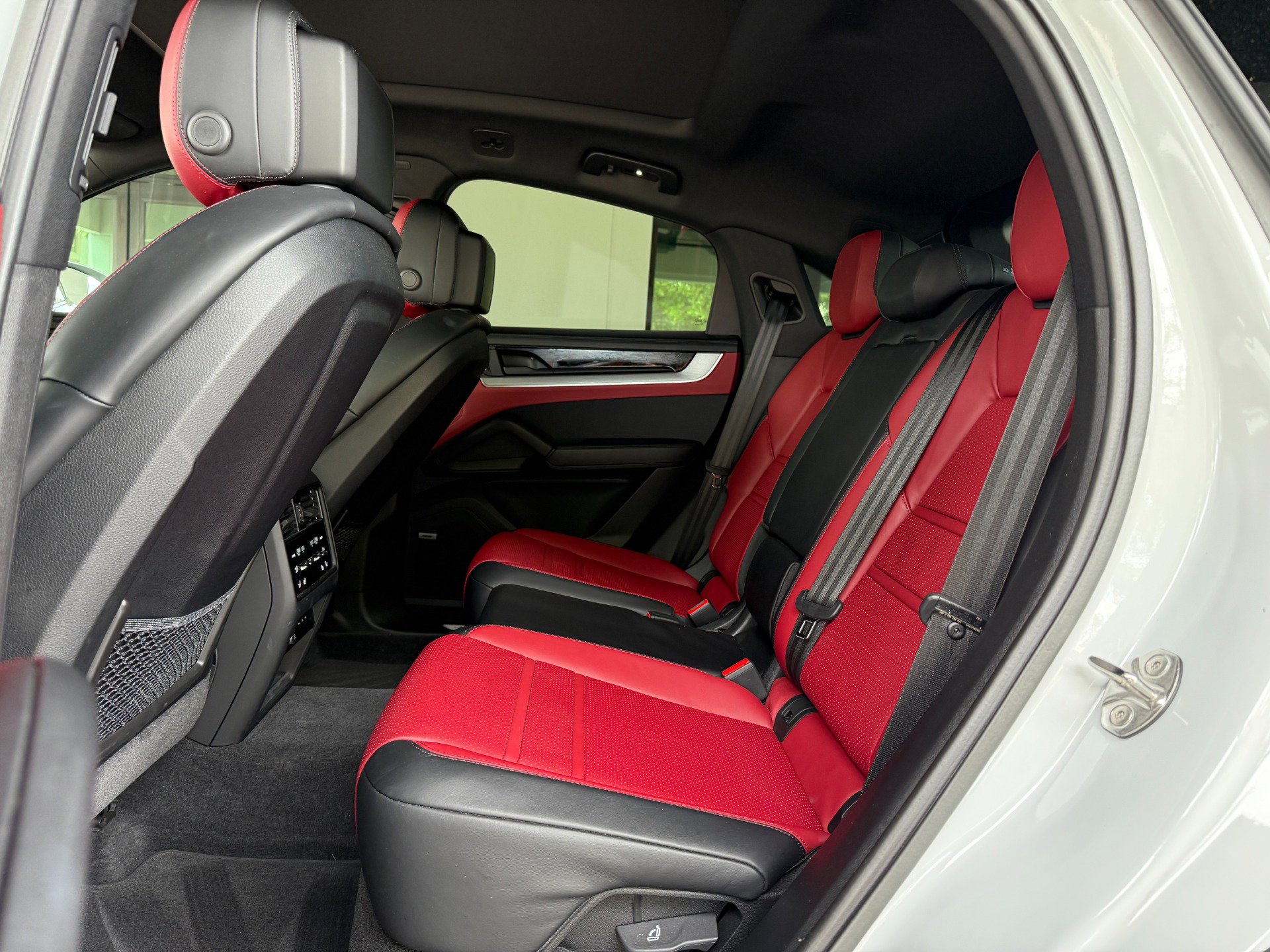 Used 2024 Porsche Cayenne S image 27