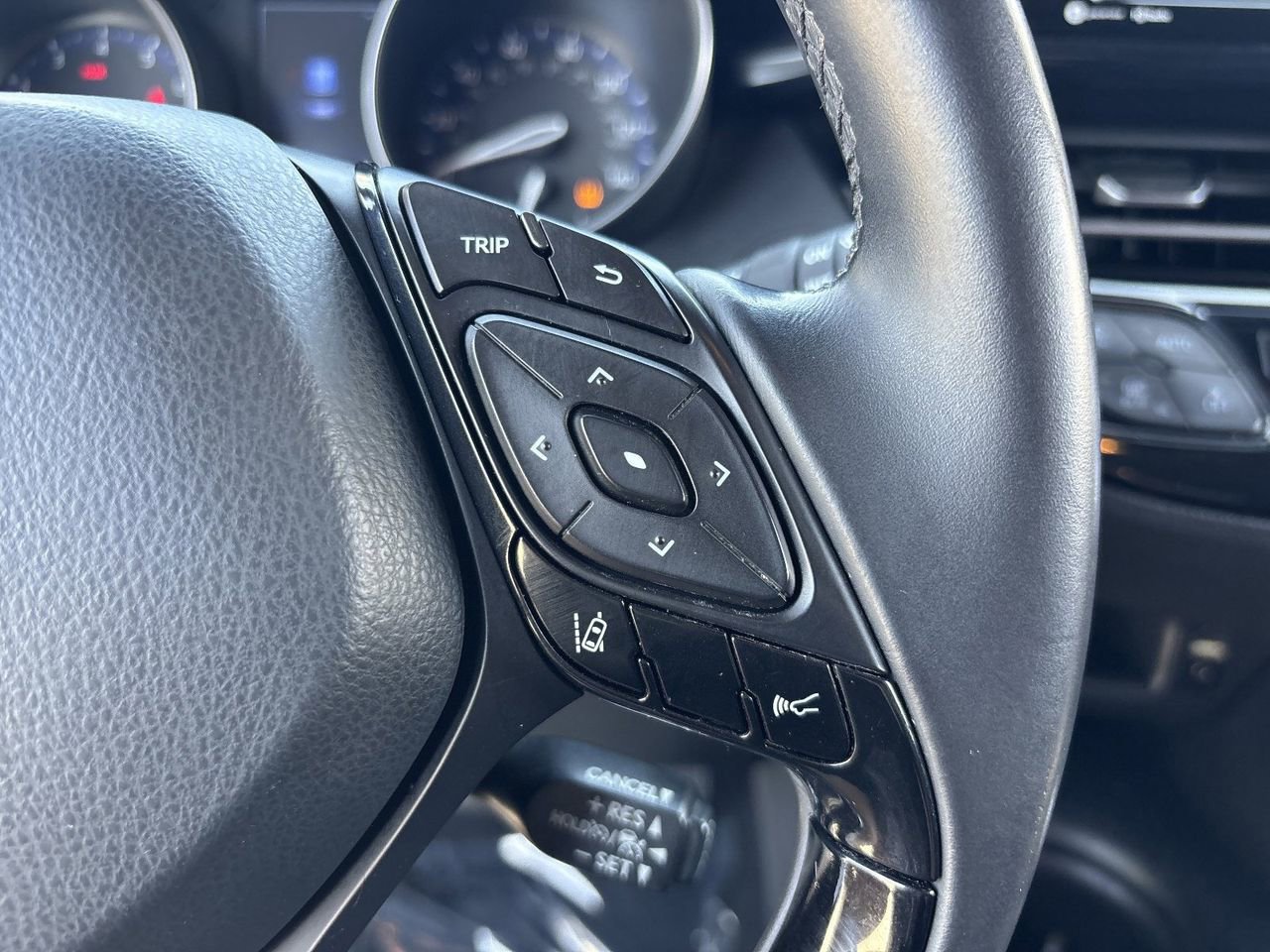 Used 2018 Toyota C-HR XLE FWD image 26