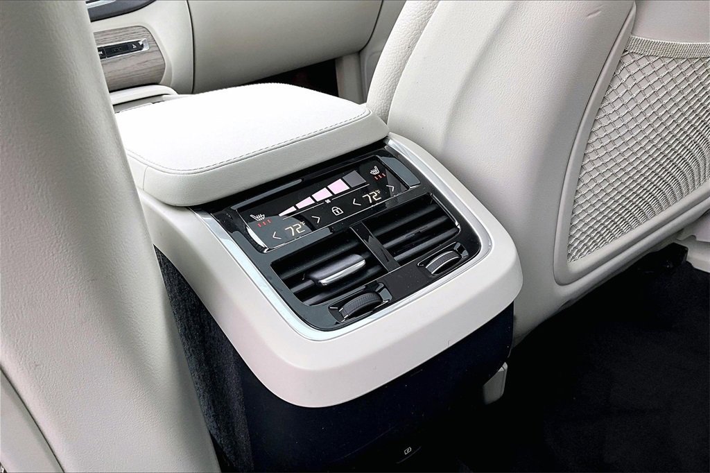 Used 2024 Volvo XC90 B5 Plus w/ Protection Package image 10