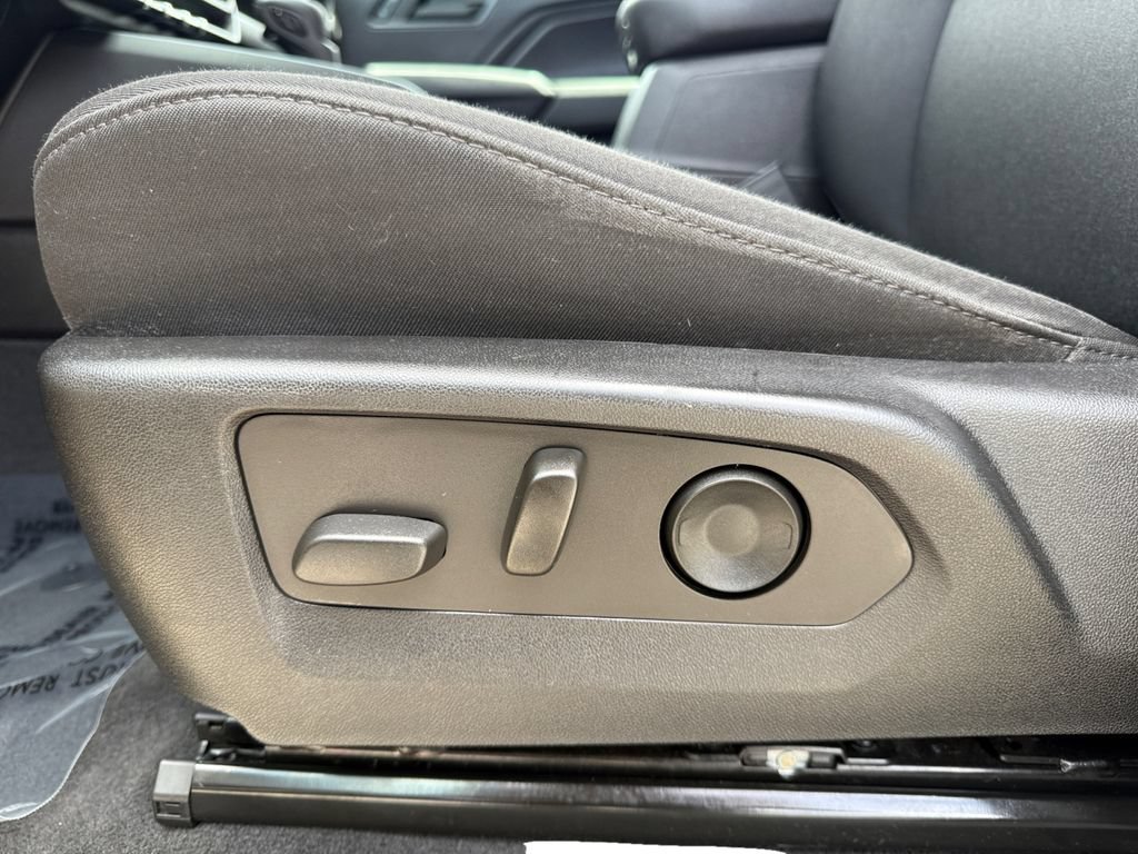 Used 2023 Chevrolet Colorado Trail Boss w/ Technology Package AWD/4WD image 10