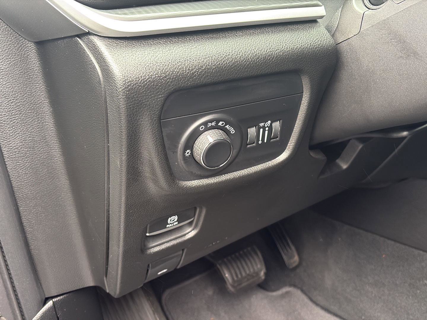 Used 2023 Jeep Grand Cherokee Altitude AWD/4WD image 21