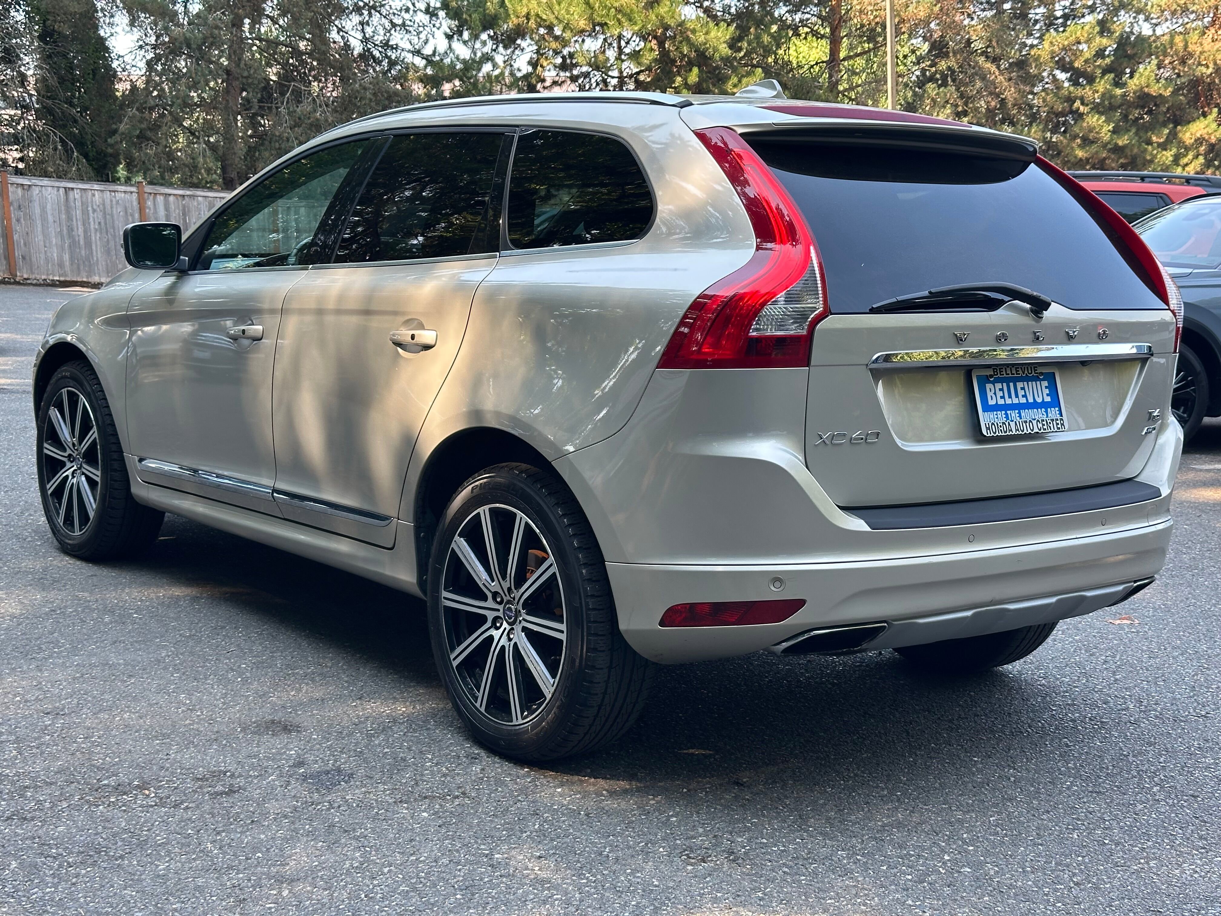 Used 2017 Volvo XC60 T6 Inscription w/ Preferred Option Package image 5
