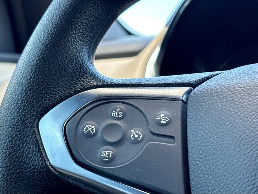 Used 2023 Chevrolet Traverse LS FWD image 12