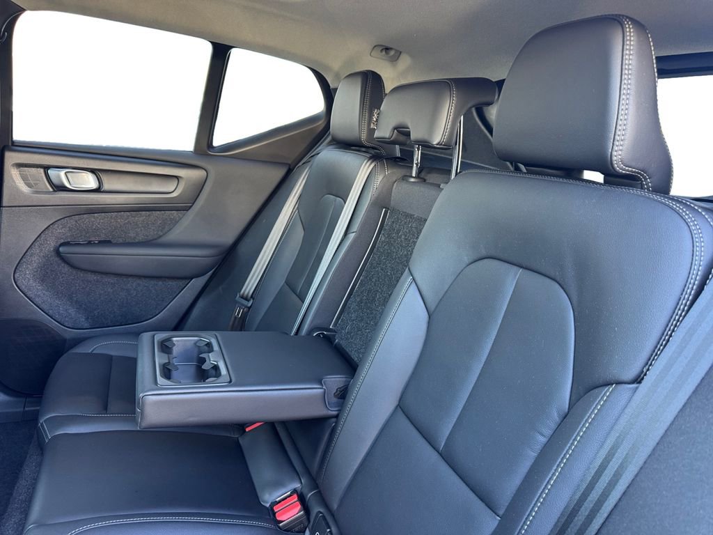 Certified 2025 Volvo XC40 B5 Plus AWD/4WD image 26