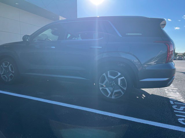 Used 2024 Hyundai Palisade SEL w/ Premium Package FWD image 3