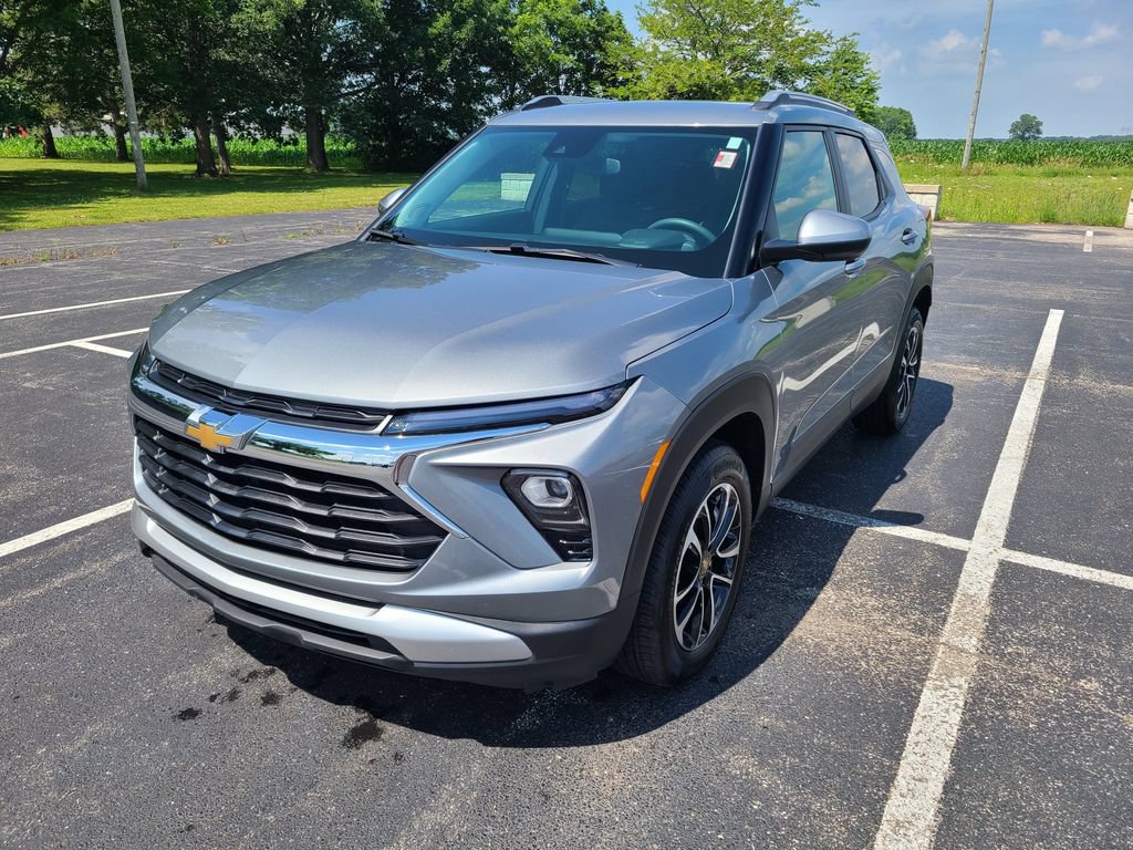 Used 2026 Chevrolet TrailBlazer LT FWD image 3