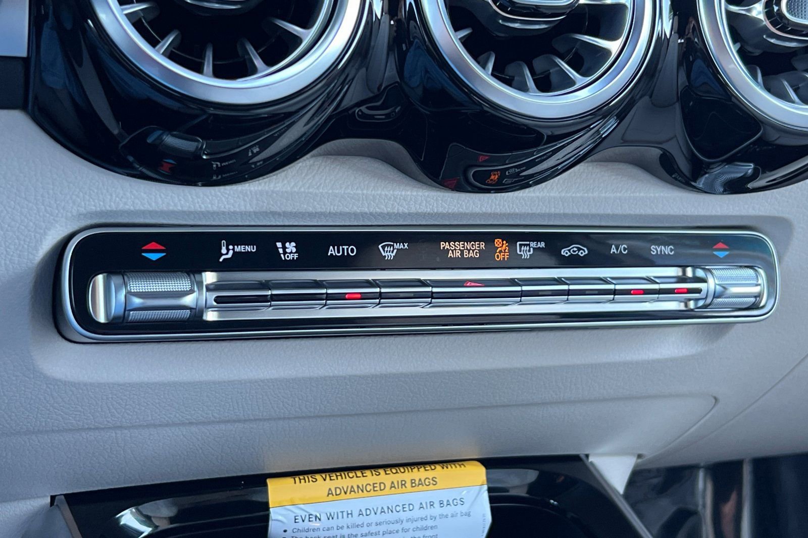 New 2025 Mercedes-Benz GLB 250 4MATIC image 22