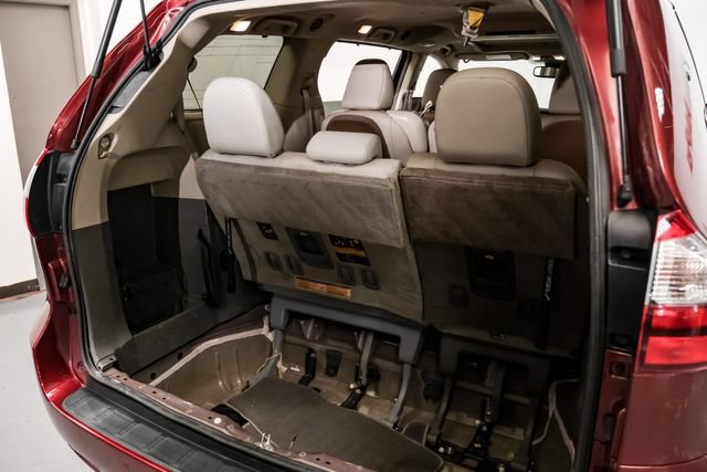 Used 2019 Toyota Sienna XLE Premium FWD image 42