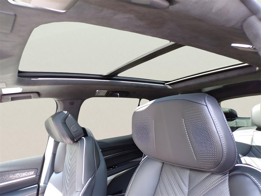 New 2026 Cadillac Vistiq Platinum image 10