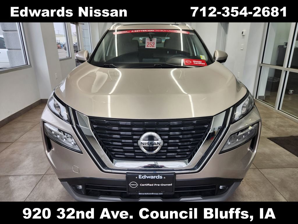 Used 2021 Nissan Rogue SL image 3