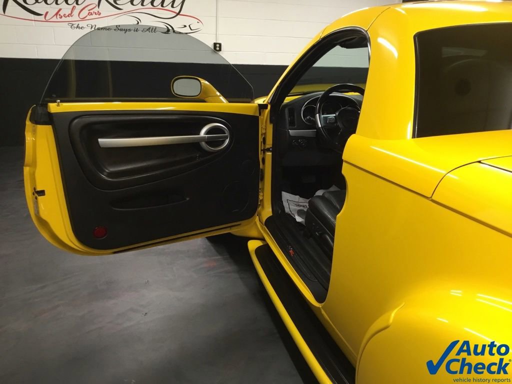 Used 2003 Chevrolet SSR w/ Preferred Equipment Group RWD image 30