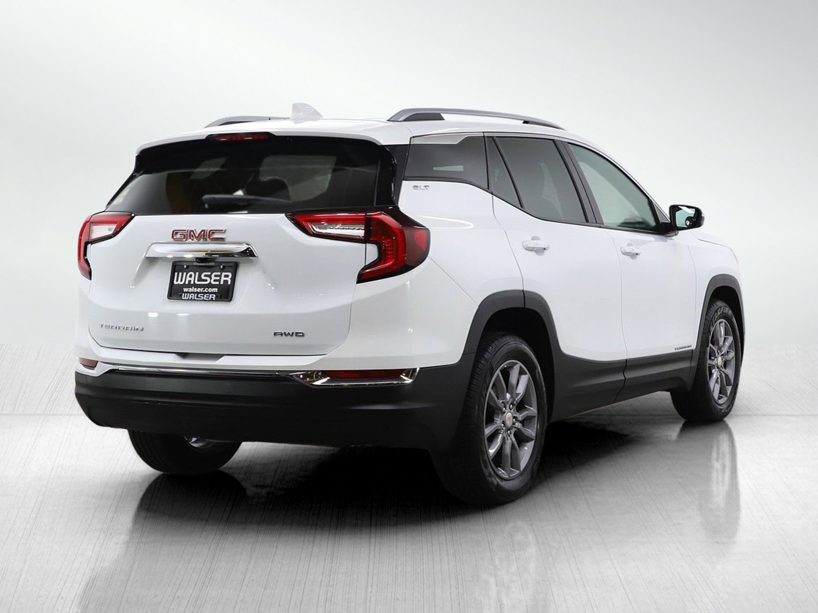 Used 2024 GMC Terrain SLT AWD/4WD image 5