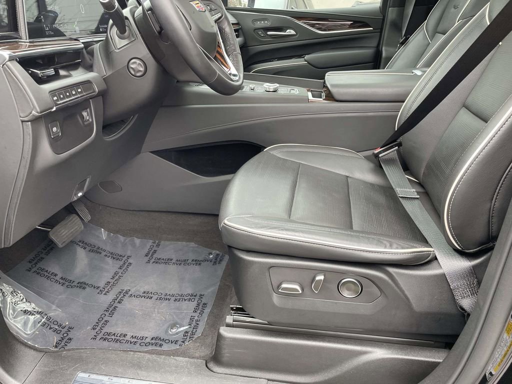 Certified 2024 Cadillac Escalade ESV Premium Luxury image 21