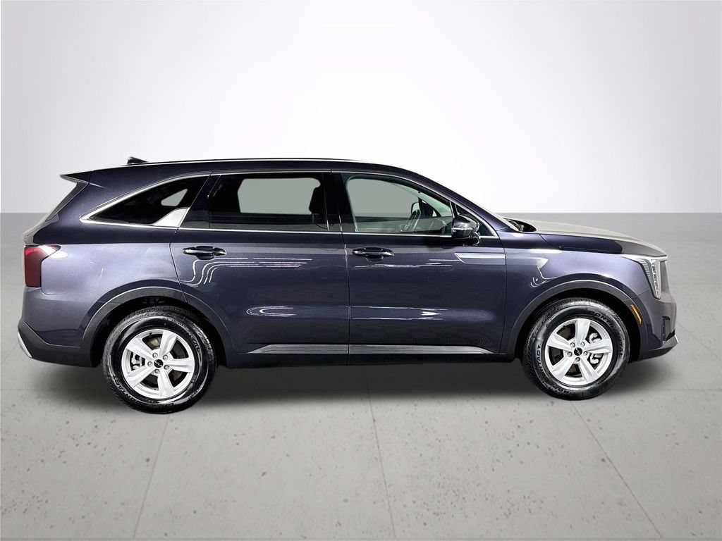 Certified 2026 Kia Sorento LX FWD image 6