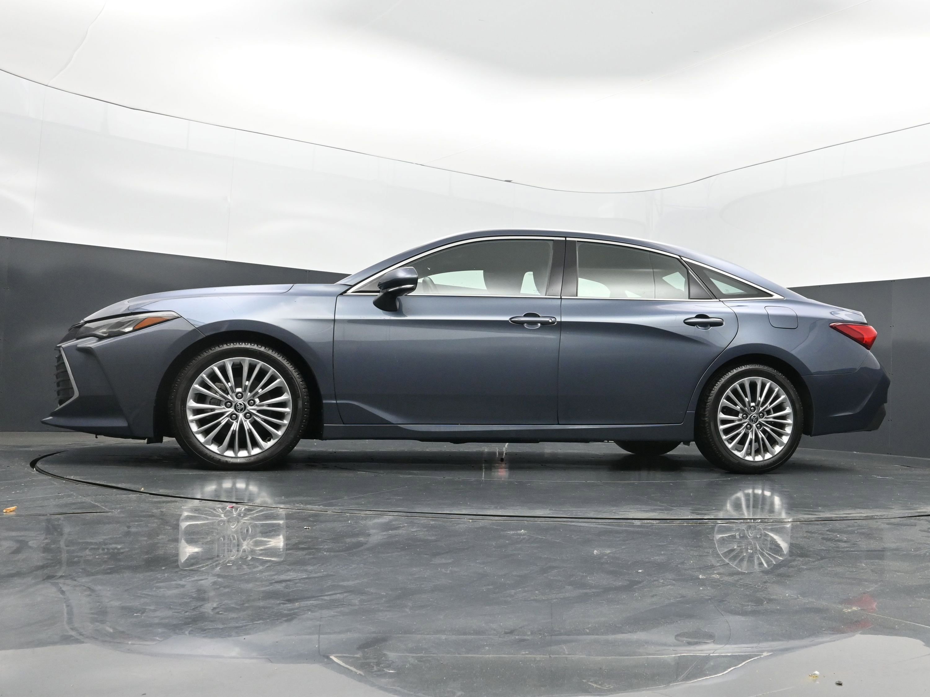 Used 2022 Toyota Avalon Limited w/ Advanced Safety Package FWD image 36