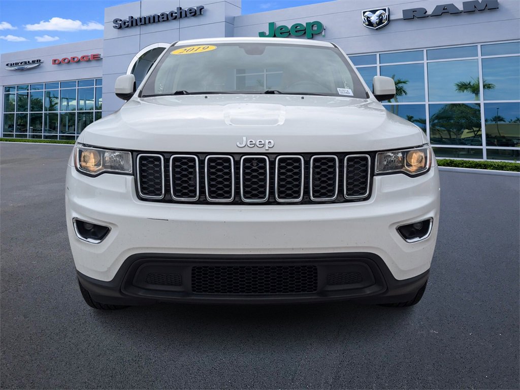 Used 2019 Jeep Grand Cherokee Laredo image 2
