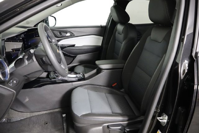 Used 2026 Chevrolet Trax LT FWD image 9
