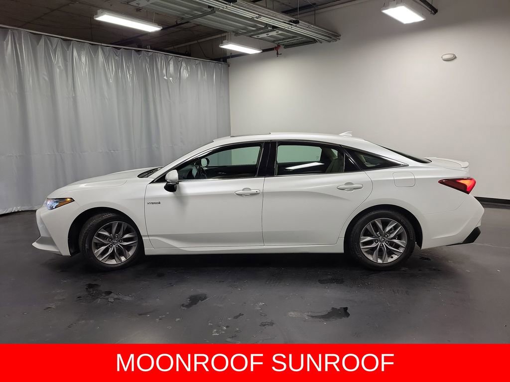 Used 2020 Toyota Avalon XLE w/ Moonroof Package image 5