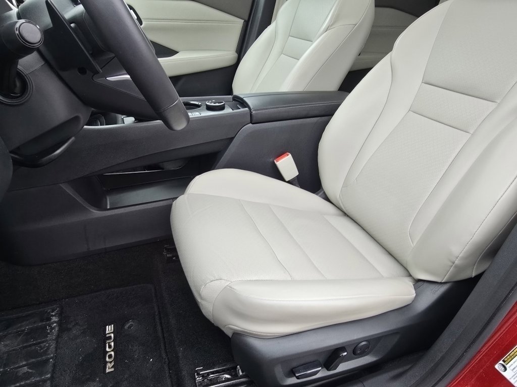 Used 2023 Nissan Rogue SV w/ SV Premium B Package image 23