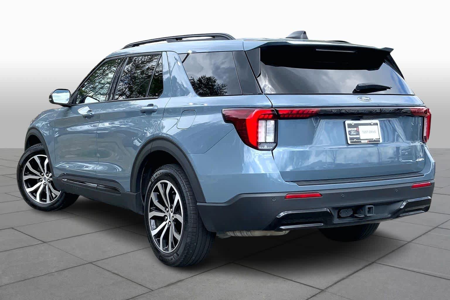 Used 2025 Ford Explorer ST-Line AWD/4WD image 12