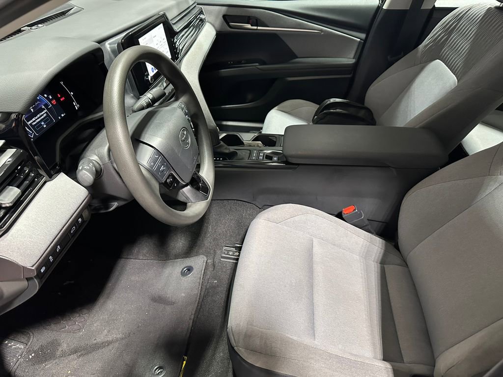 Used 2025 Toyota Camry LE w/ Convenience Package image 12