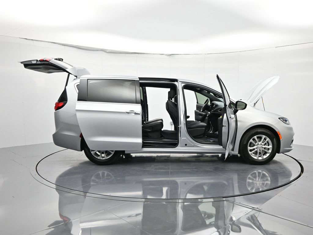 New 2026 Chrysler Pacifica Select image 45