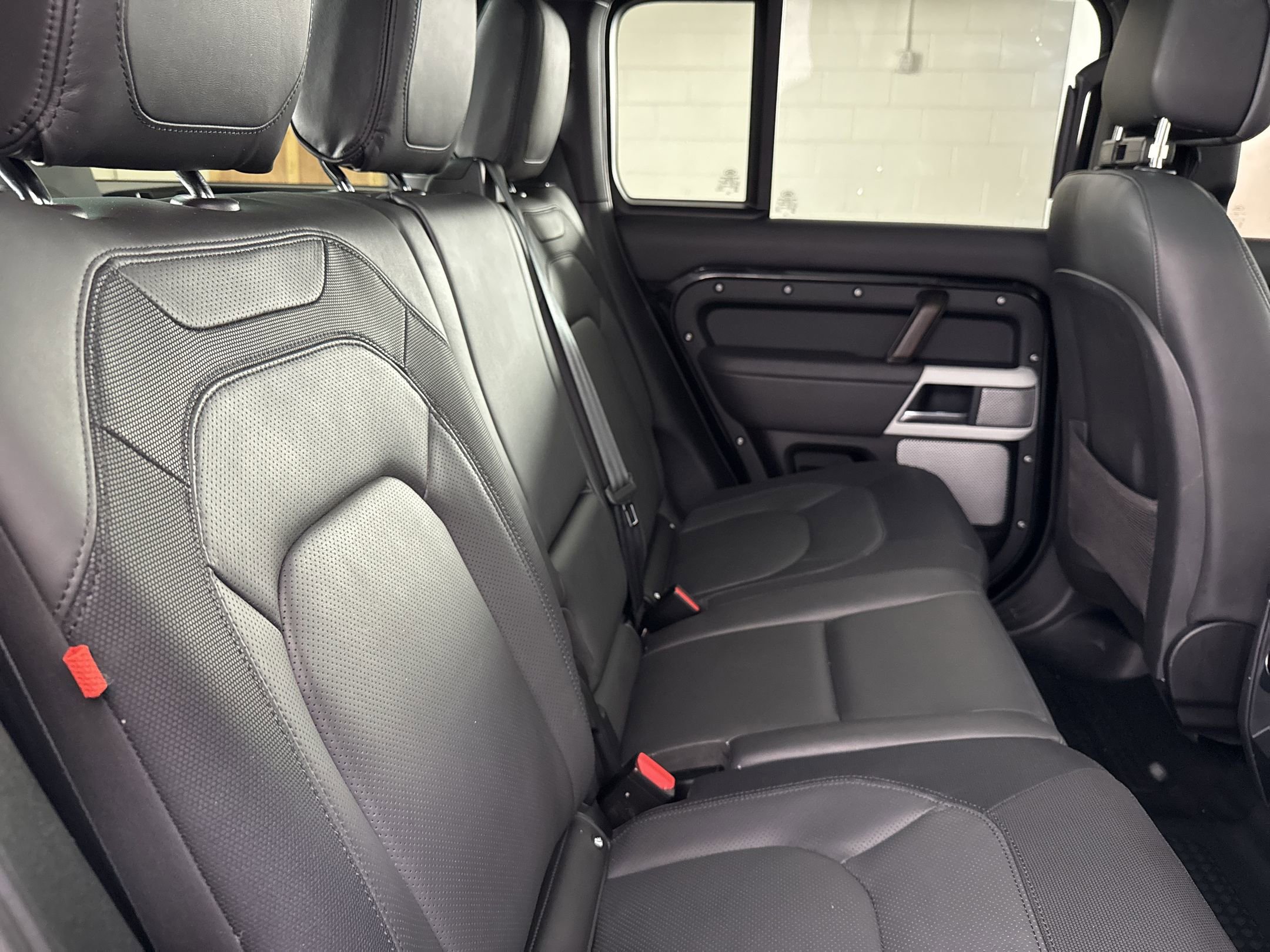 Used 2023 Land Rover Defender 130 X-Dynamic SE image 27