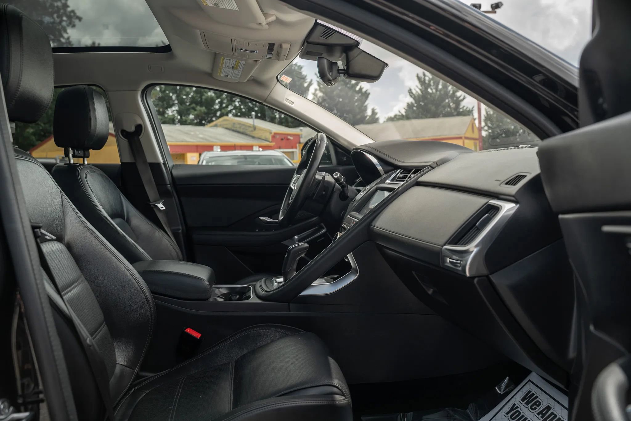 Used 2020 Jaguar E-PACE SE image 12