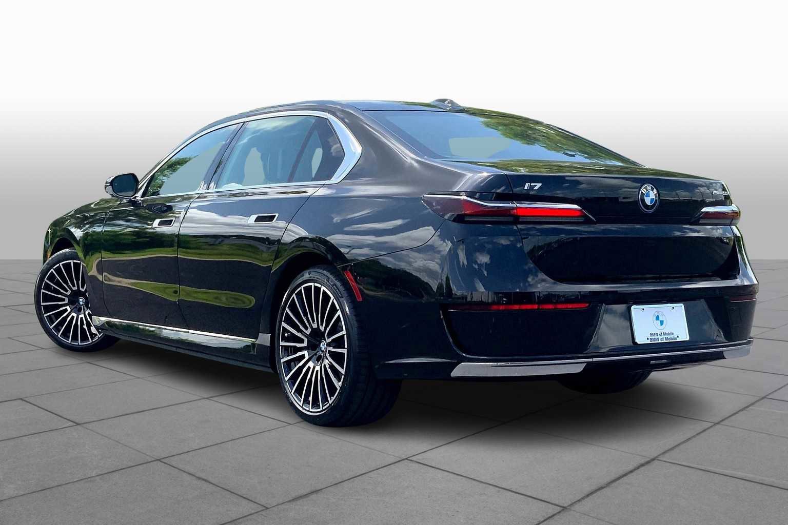 Certified 2025 BMW i7 eDrive50 w/ Premium Package image 12