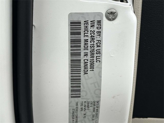 Used 2024 Chrysler Pacifica Select image 26