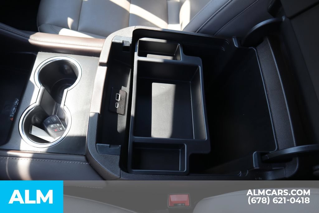 Used 2024 Chevrolet Suburban LT RWD image 38