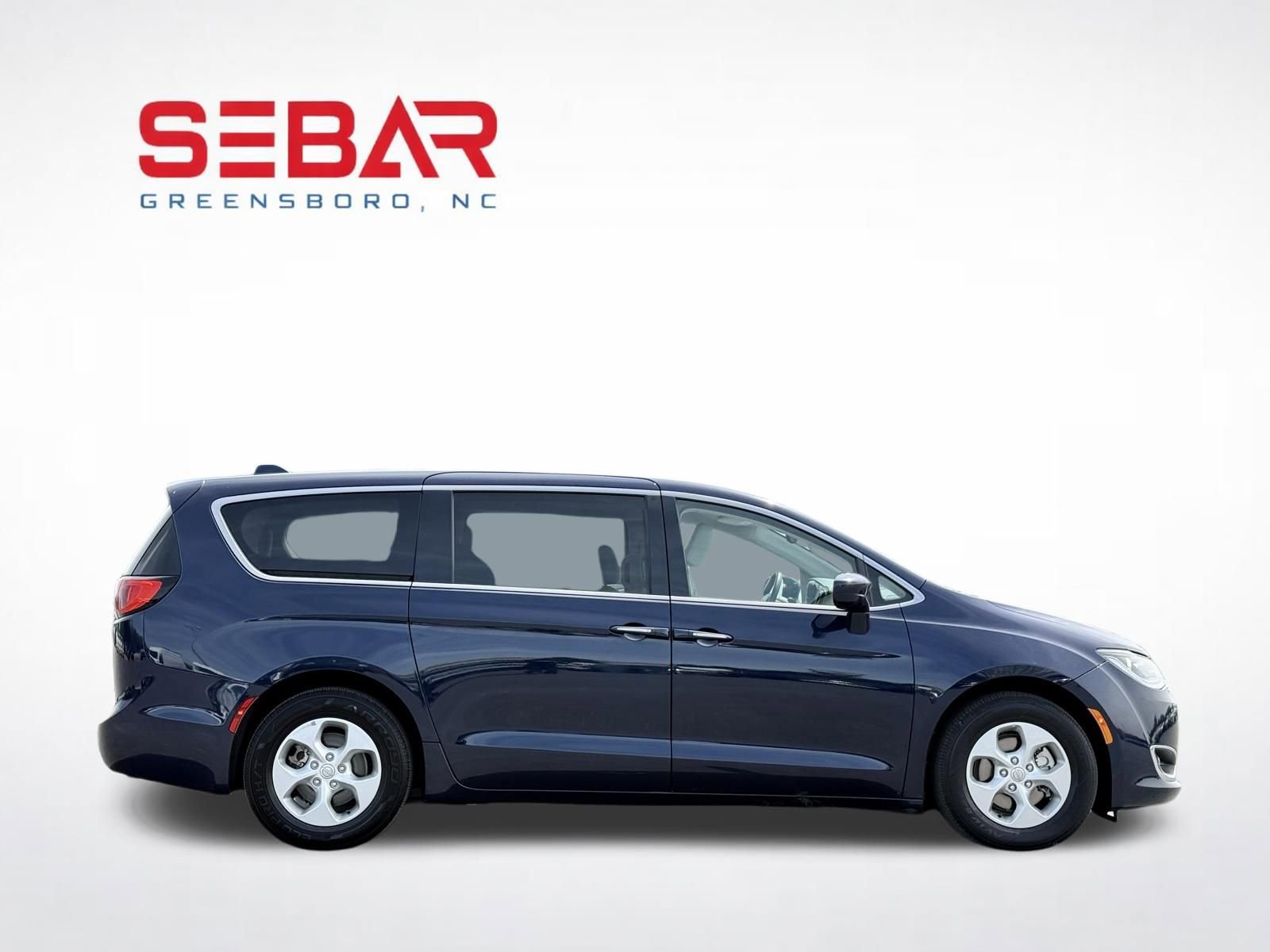 Used 2018 Chrysler Pacifica Touring Plus image 9