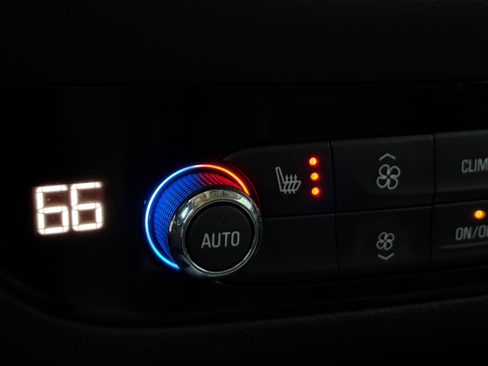 Used 2019 Buick Enclave Essence FWD image 26