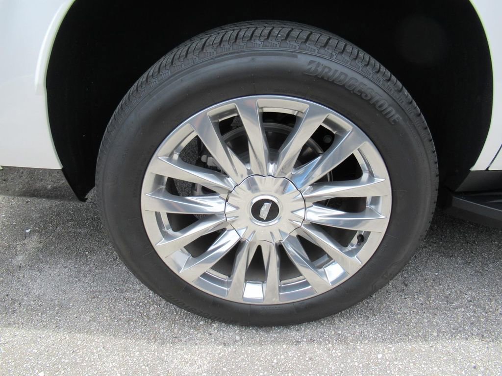 Used 2024 Cadillac Escalade Premium Luxury AWD/4WD image 5