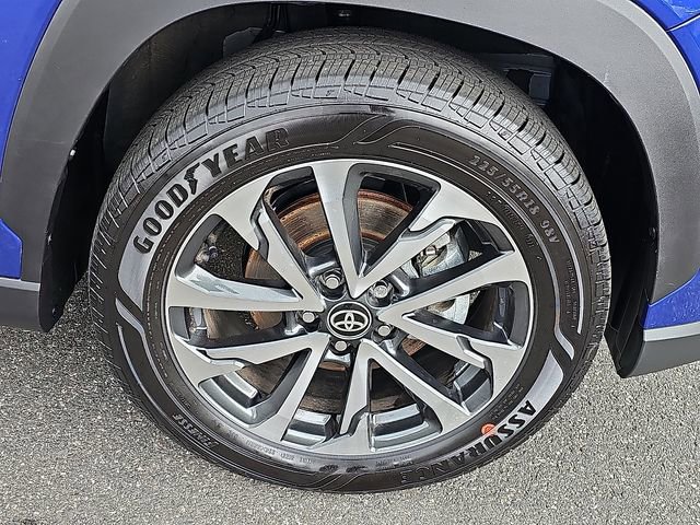 Used 2025 Toyota Corolla Cross XLE w/ Convenience Package image 8