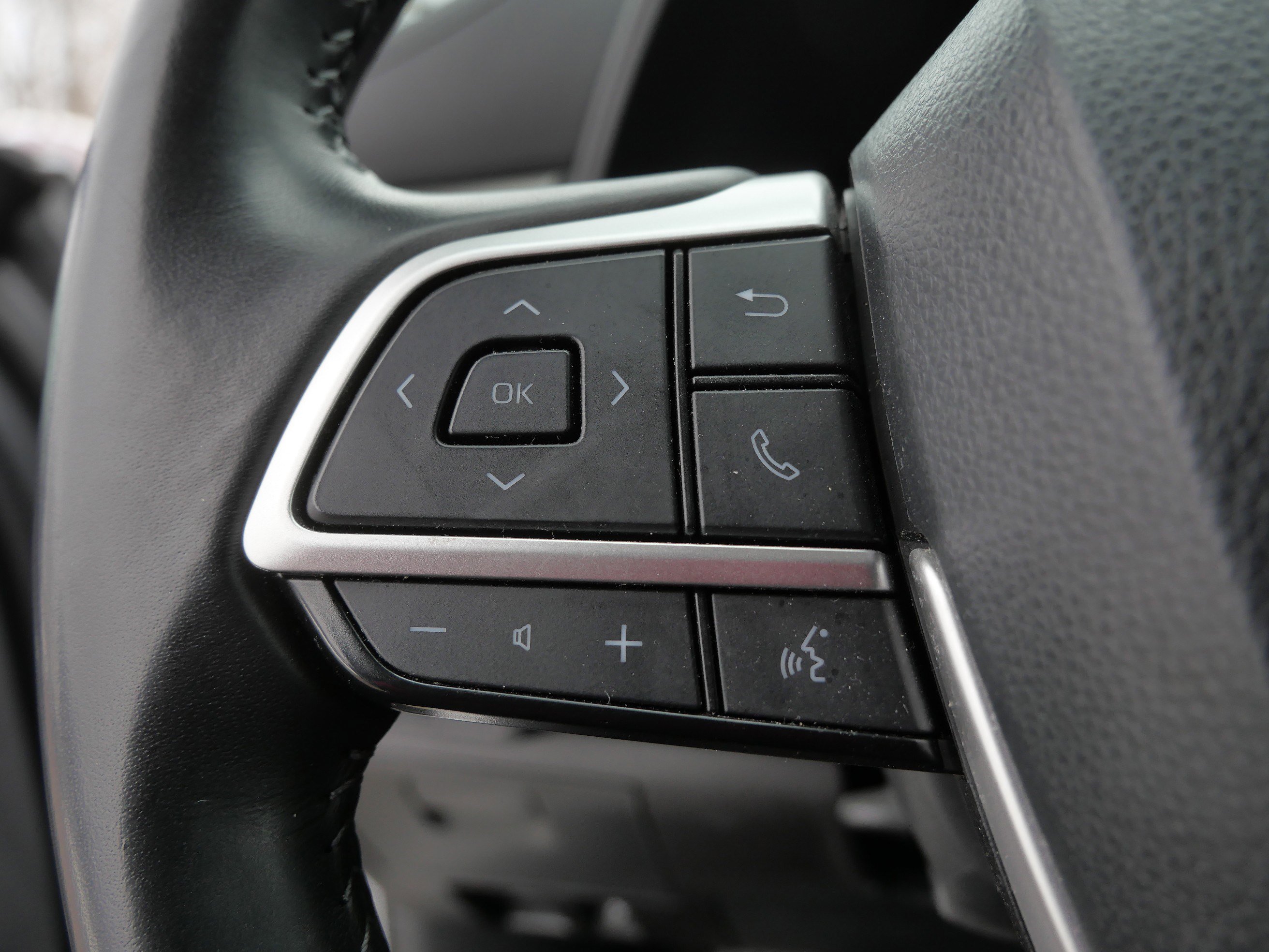 Certified 2024 Toyota Highlander LE image 28