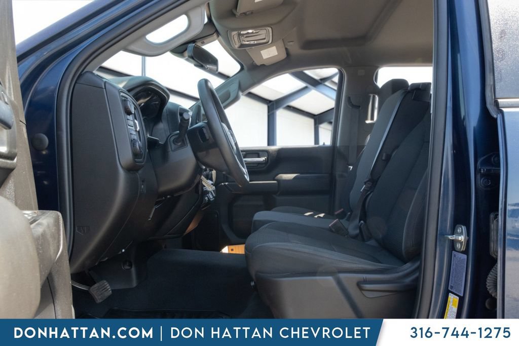 Used 2022 Chevrolet Silverado 2500 Custom w/ Custom Value Package AWD/4WD image 4