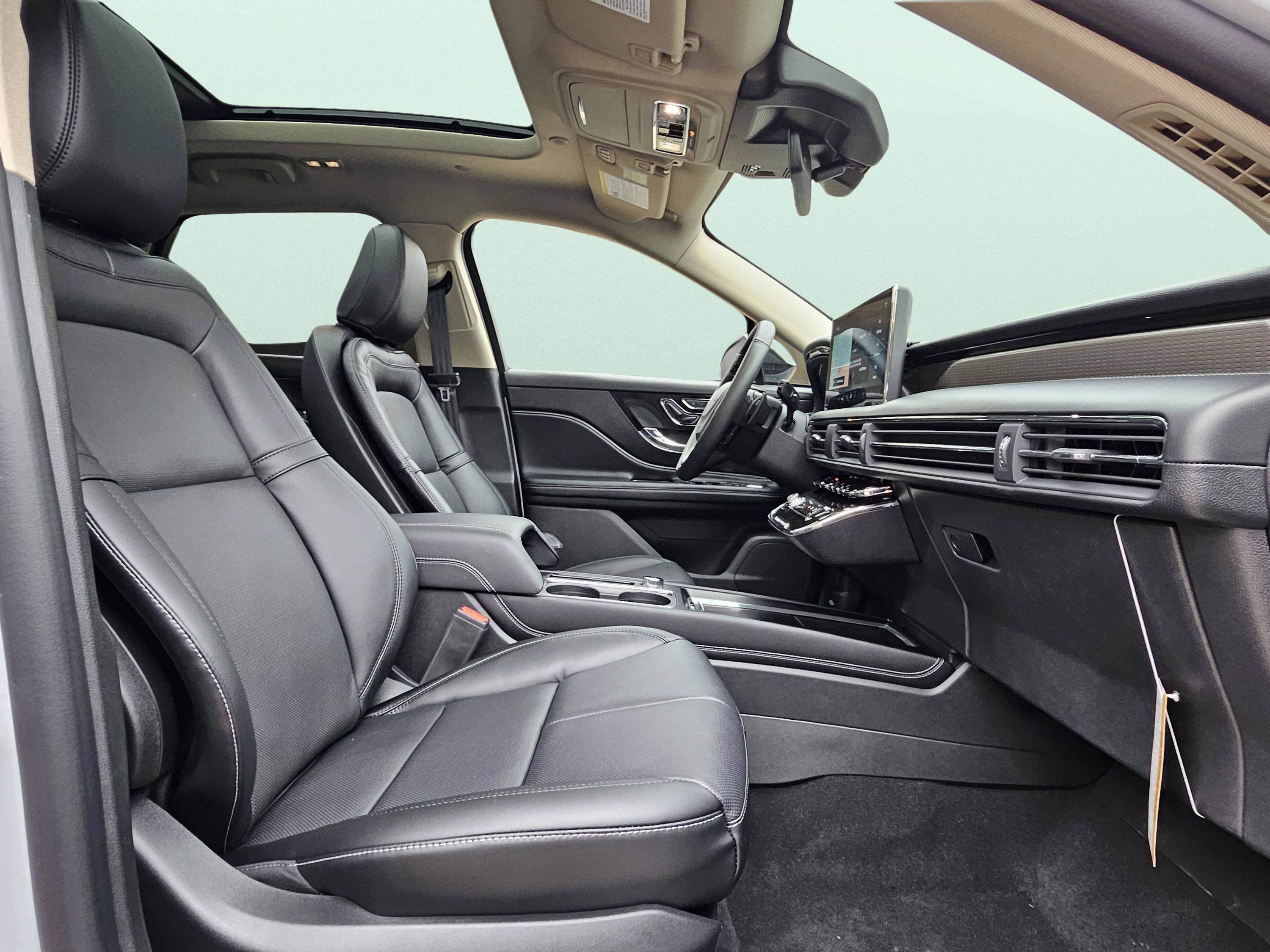 New 2026 Lincoln Corsair Reserve w/ Jet Appearance Package AWD/4WD image 13