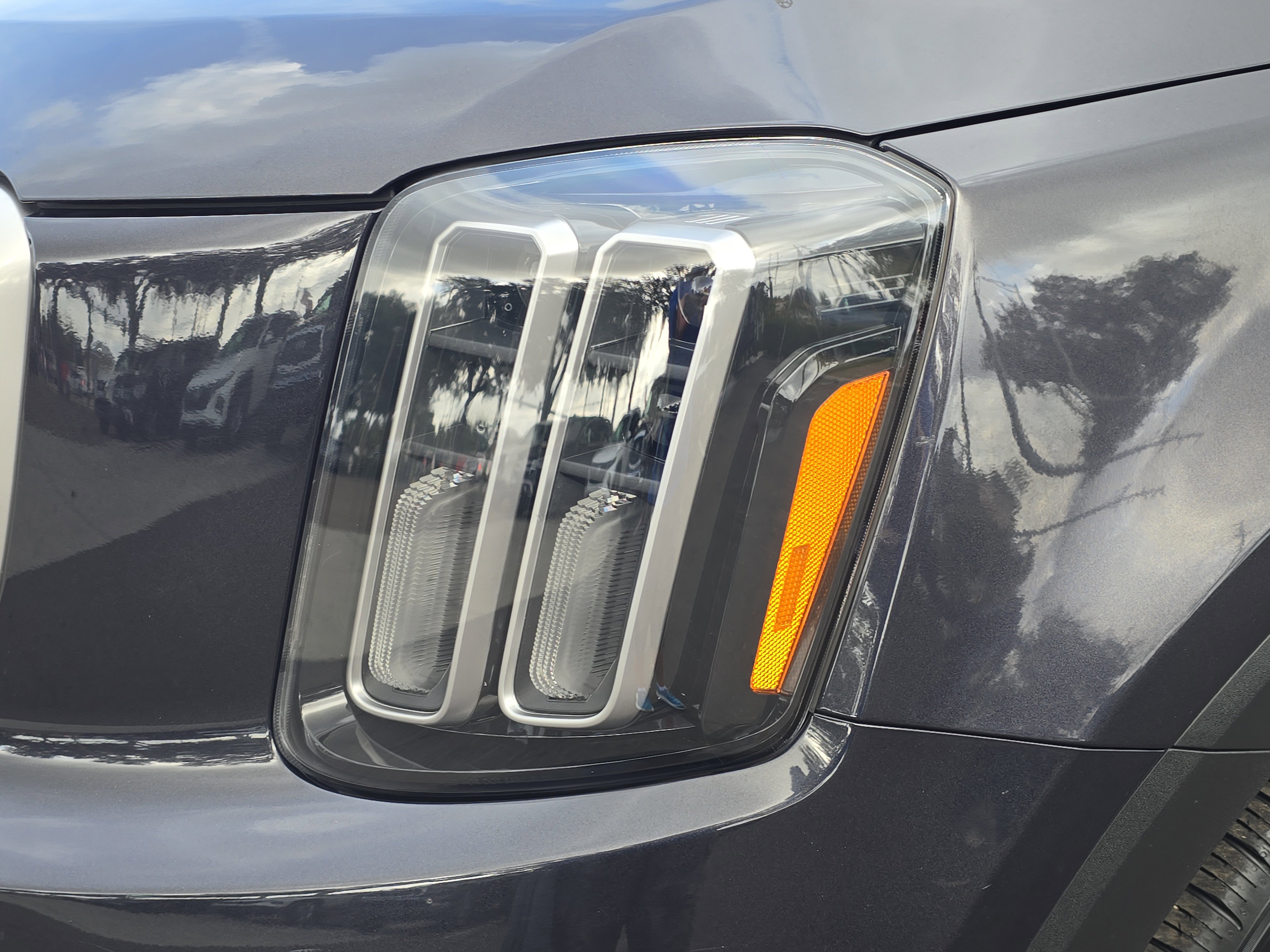 Certified 2025 Kia Telluride LX image 10