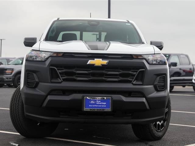 Used 2026 Chevrolet Colorado W/T AWD/4WD image 2