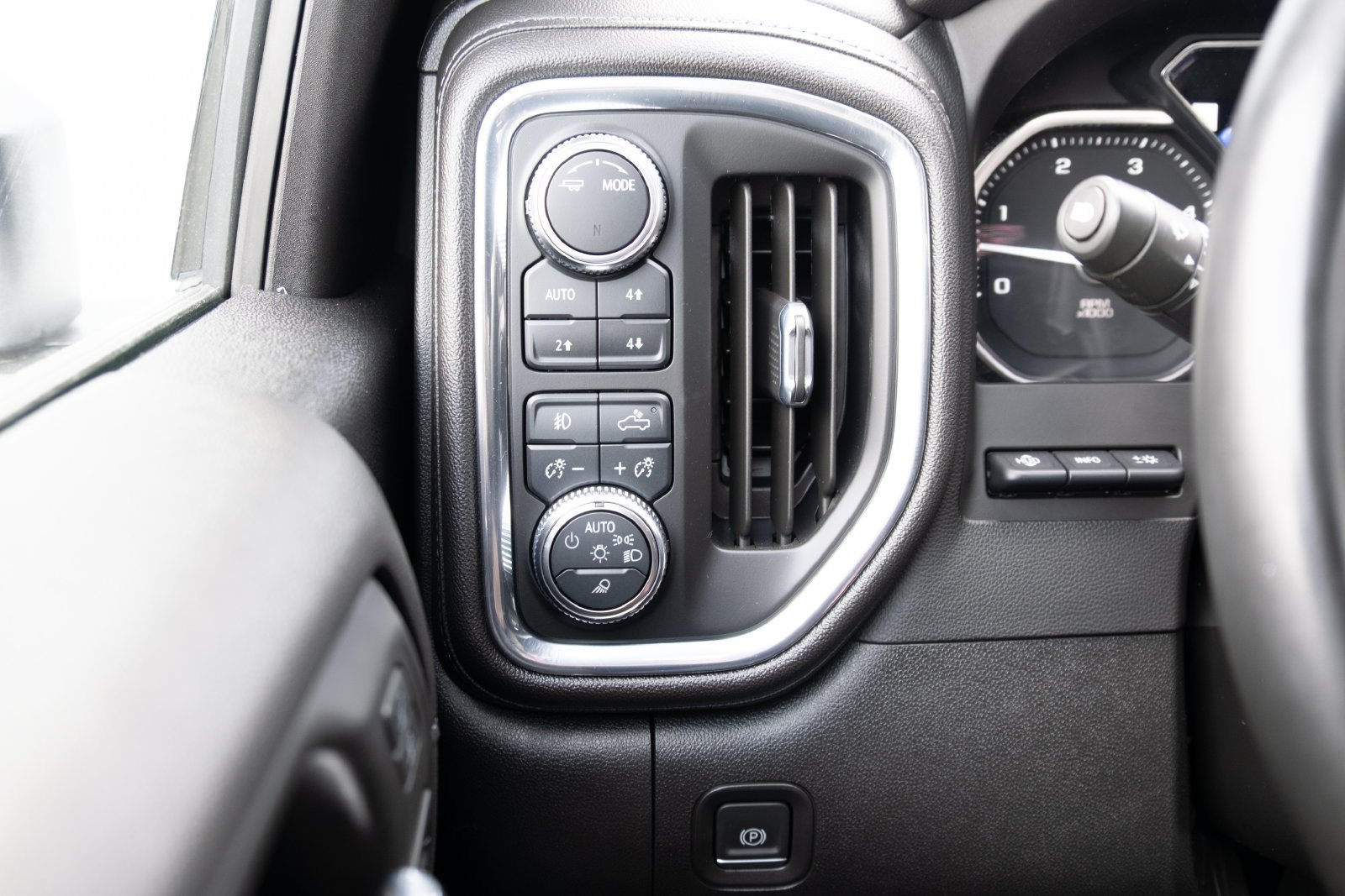 Used 2023 GMC Sierra 3500 Denali w/ Denali Ultimate Package AWD/4WD image 11