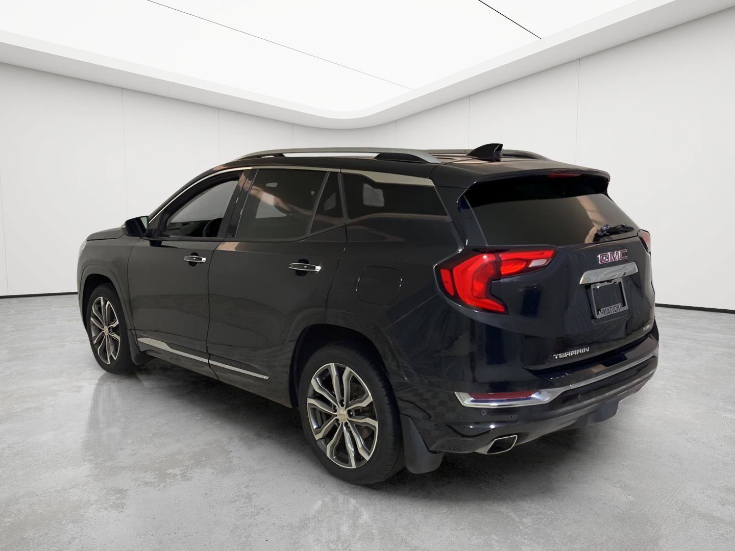 Certified 2020 GMC Terrain Denali w/ Denali Premium Package AWD/4WD image 6