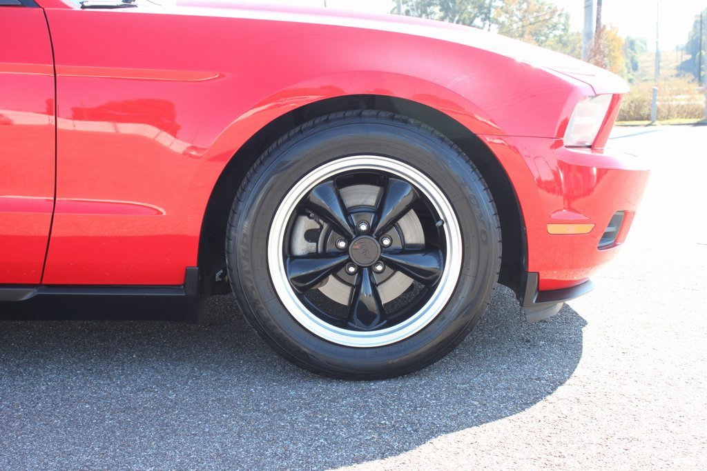 Used 2011 Ford Mustang Premium image 4