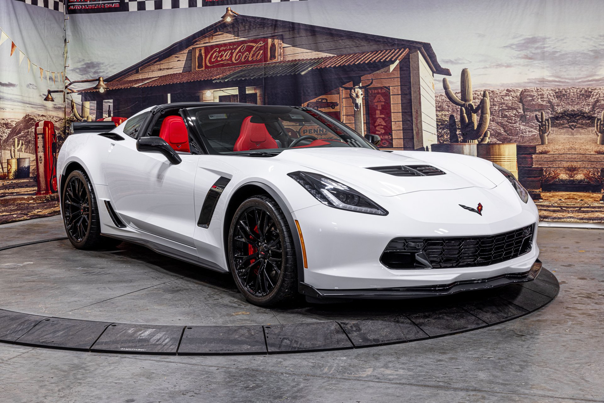 Used 2016 Chevrolet Corvette Z06 w/ 3LZ Preferred Equipment Group RWD image 2