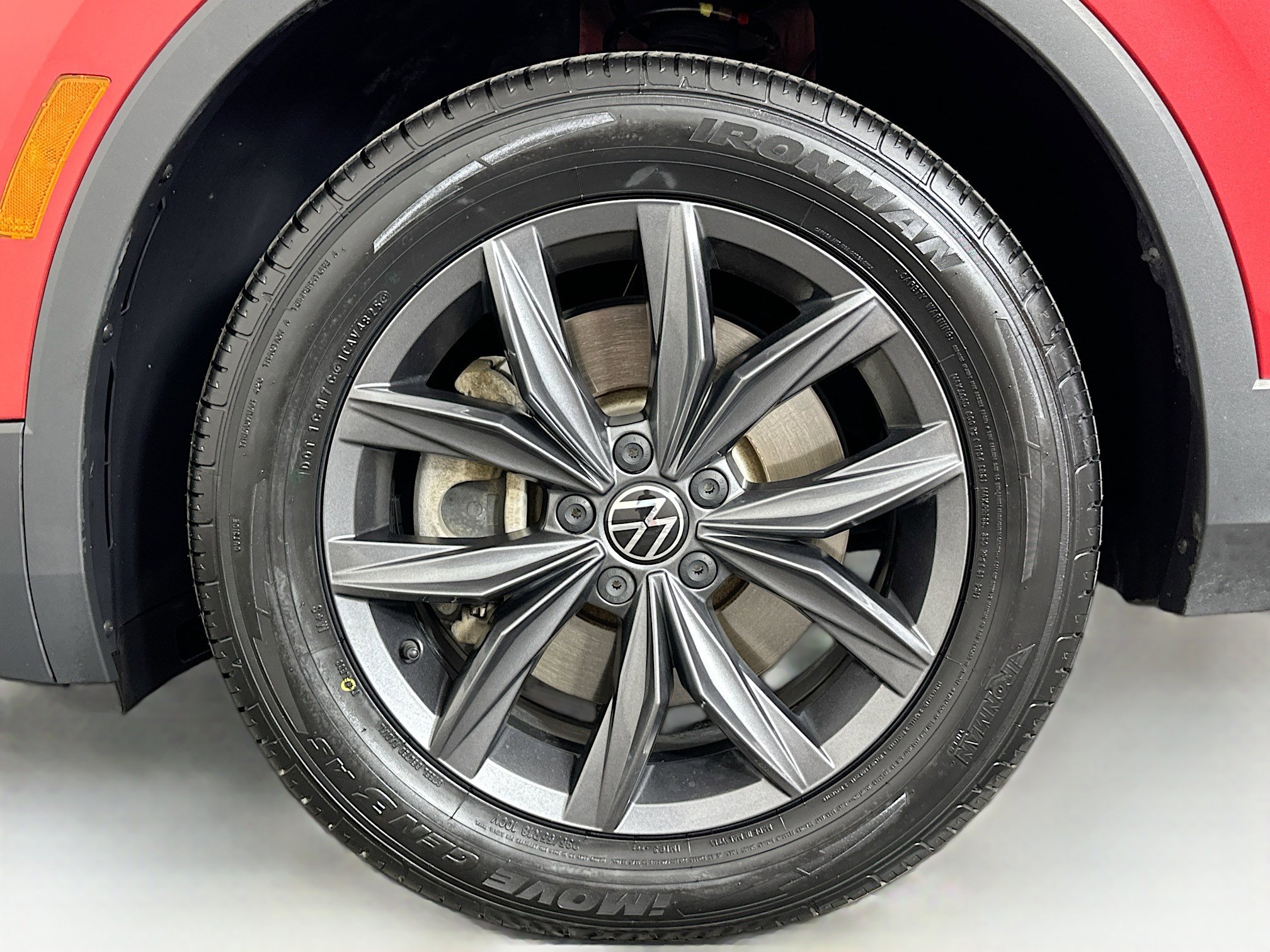 Used 2022 Volkswagen Tiguan SE AWD/4WD image 11