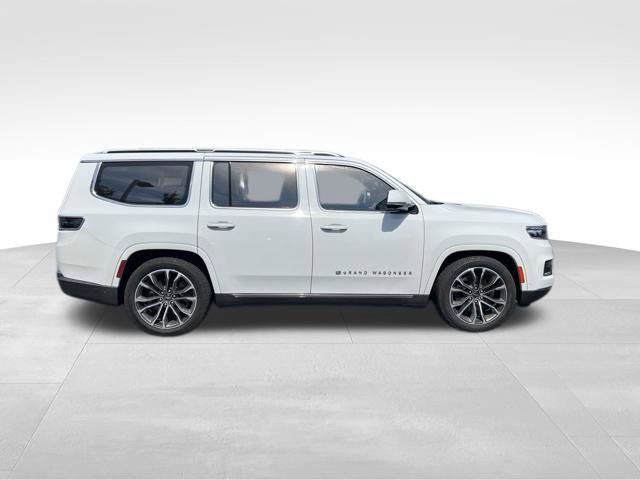 Used 2022 Jeep Grand Wagoneer Series III AWD/4WD image 9