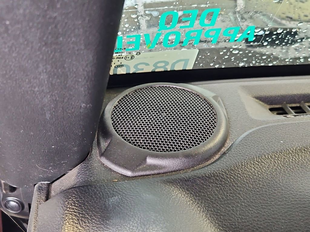 Used 2017 Jeep Wrangler Unlimited Rubicon w/ Connectivity Group image 12