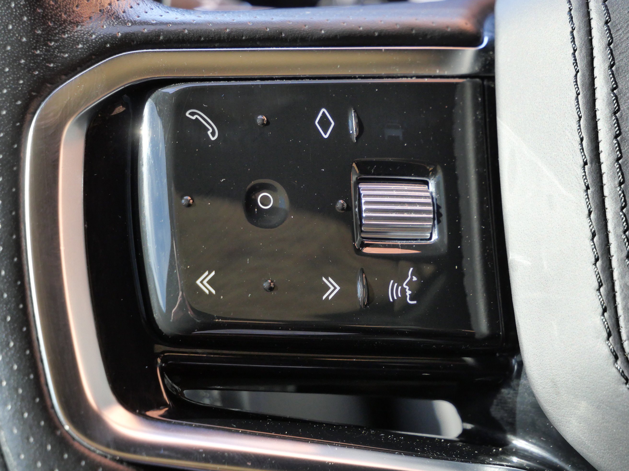 Used 2021 Land Rover Range Rover Evoque R-Dynamic HSE image 24